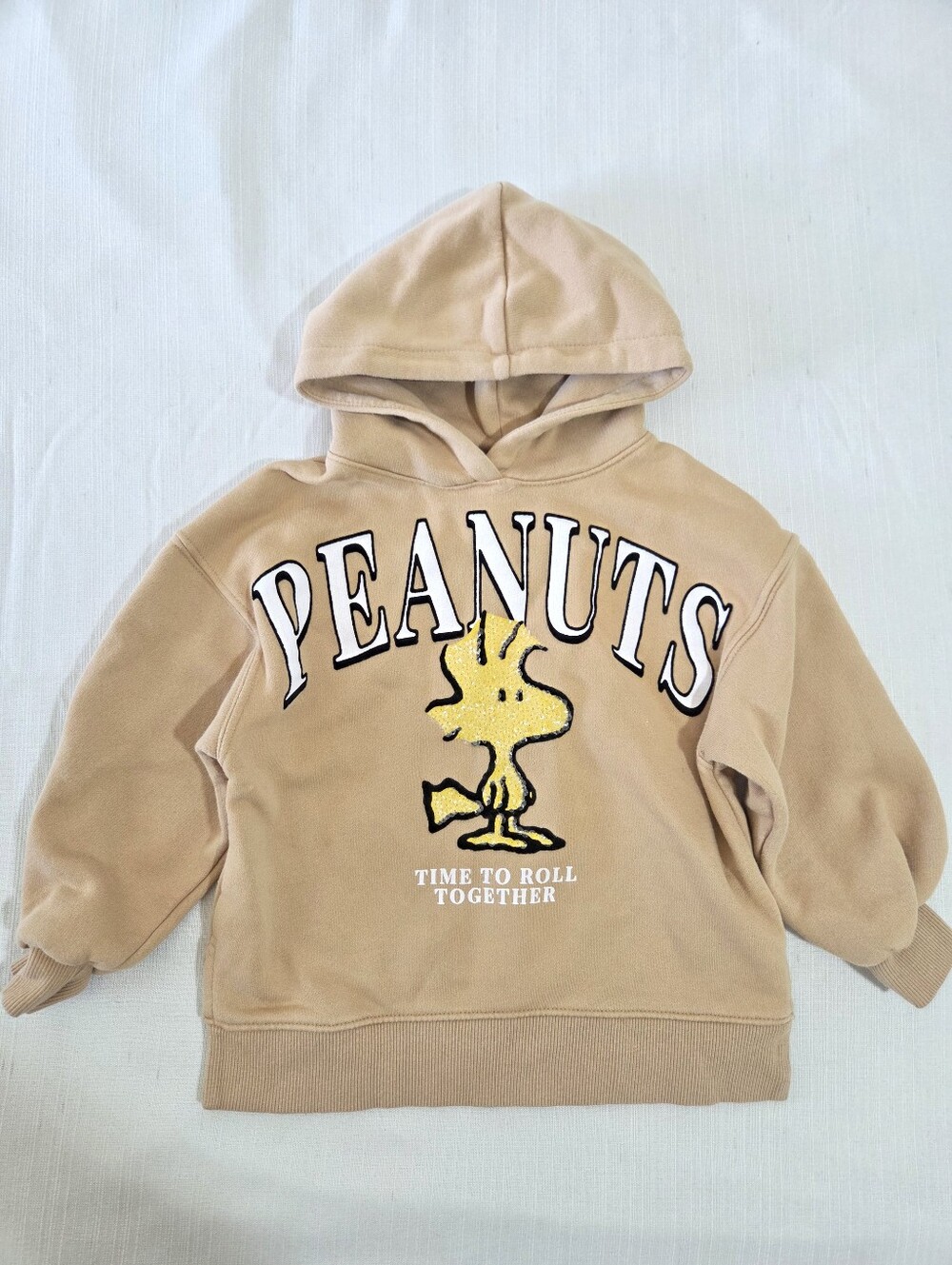 Zara Peanuts Beige Peanuts Hoodie with Yellow Woodstock Graphic 4t/5t